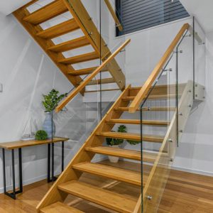 Frameless glass balustrade on stairs
