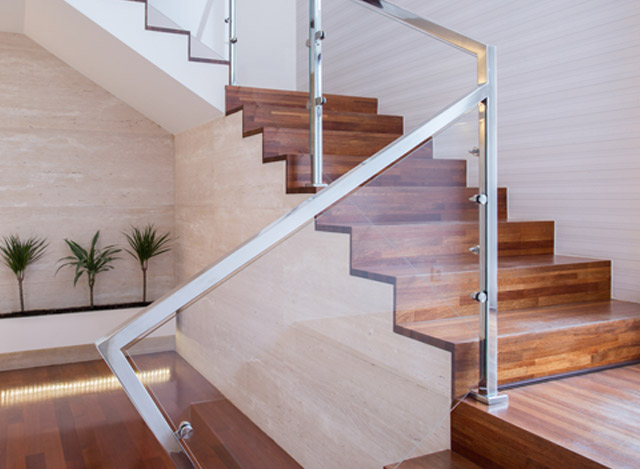 Glass Staircase Fence with a Metal Handrail Frame