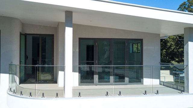 glass balcony balustrade